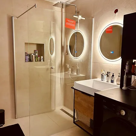 Brand New Flat With A Terrace Near Messe Apartman *